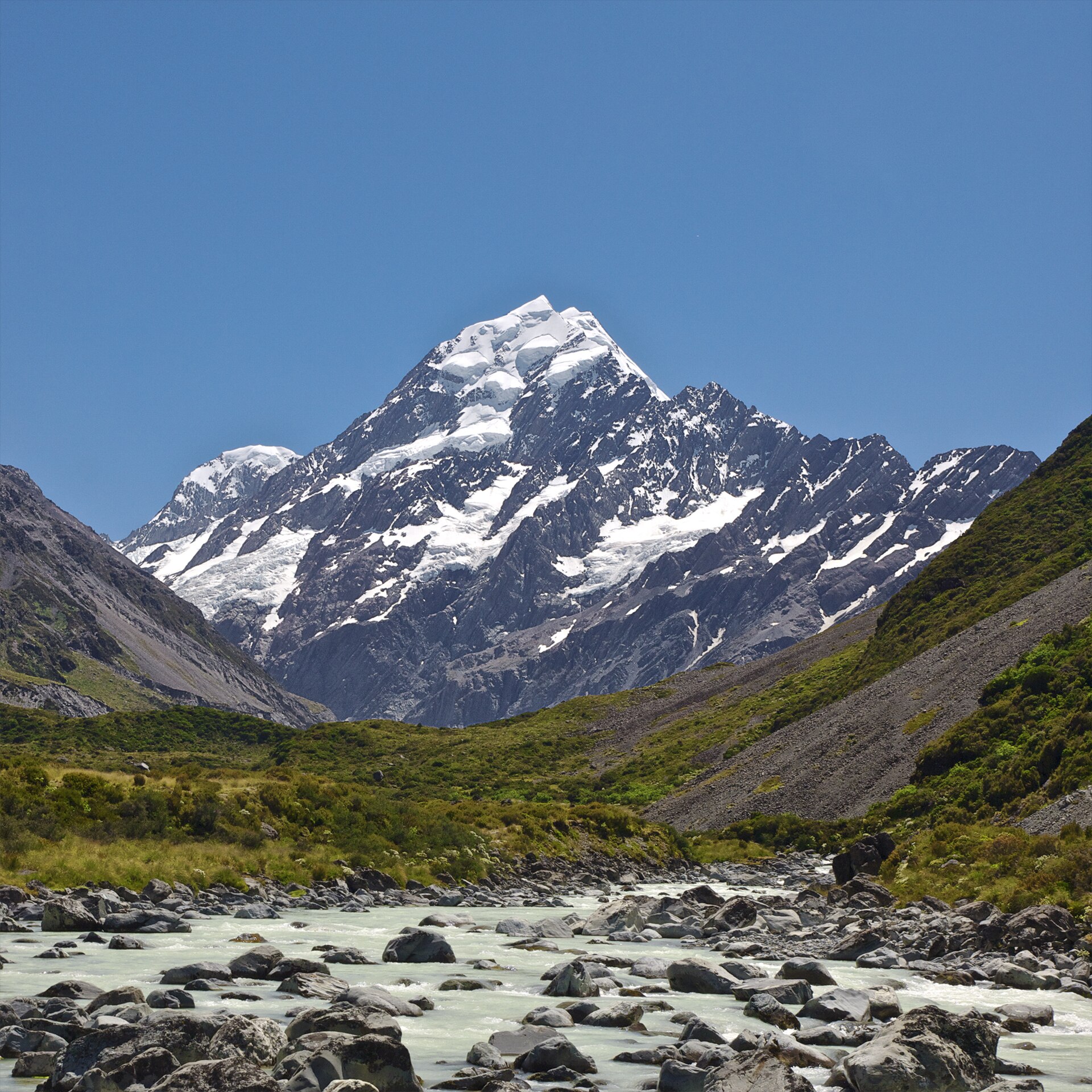 Aoraki Mount Cook above Hooker Valley