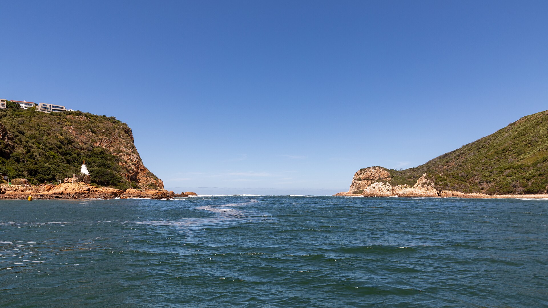 Knysna lagoon between the Heads